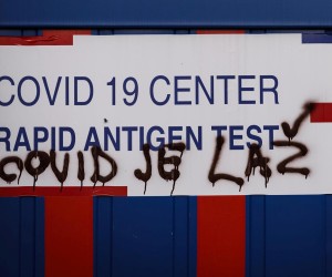04.01.2022., Split - Zbog velikog postotka zarazenih u Splitsko-dalmatinskoj zupaniji u Splitu su danas brojni gradjani pozurili na testiranje i cijepljenje.  Photo: Milan Sabic/PIXSELL