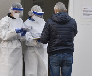 03.01.2022., Sibenik - Unatoc blagdanima i povecanju broja zarazenih u Dalmaciji bez guzvi na sibenskom punktu za testiranje od Covida.
 Photo: Hrvoje Jelavic/PIXSELL