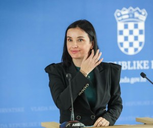 05.12.2022., Zagreb - Ministrica poljoprivrede Marija Vuckovic dala je izjavu medjima prije pocetka 94. sjednice Vlade RH u Nacionalnoj i sveucilisnoj knjiznici. Photo: Zeljko Lukunic/PIXSELL