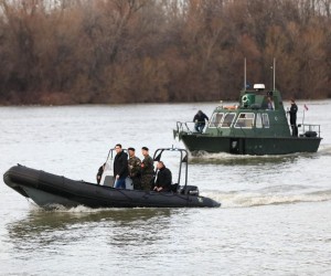 05, January, 2022, Belgrade - Minister of Police Aleksandar Vulin on one of the boats participating in the search for the missing Matej Peris from Split. Aleksandar Vulin. Photo: M.M./ATAImages

05, janaur, 2022, Beograd  Ministar policije Aleksandar Vulin na jednom od camaca koji ucestvuju u potrazi za nestali Splicaninom Matejem Perisom. Photo: M.M./ATAImages Photo: M.M./ATAImages/PIXSELL