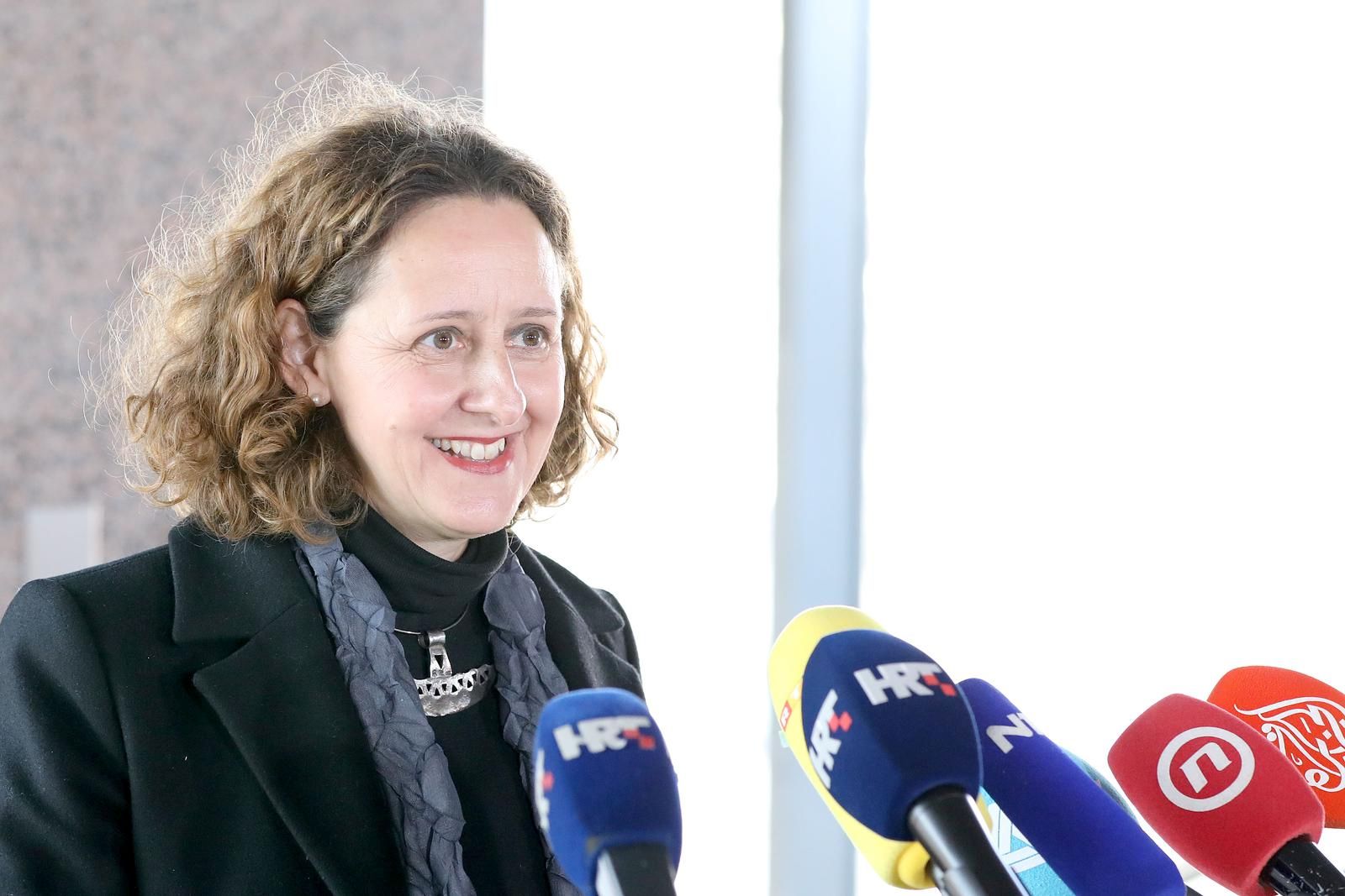 13.01.2022., Zagreb - U zgradi NSK pocela je 95. sjednica Vlade RH. Na dnevnom redu su, uz ostalo, i informacije o trenutnom stanju vezanom na potrese i pandemiju. Ministrica Nina Obuljen Korzinek dala je izjavu prije sjednice.  Photo: Patrik Macek/PIXSELL
