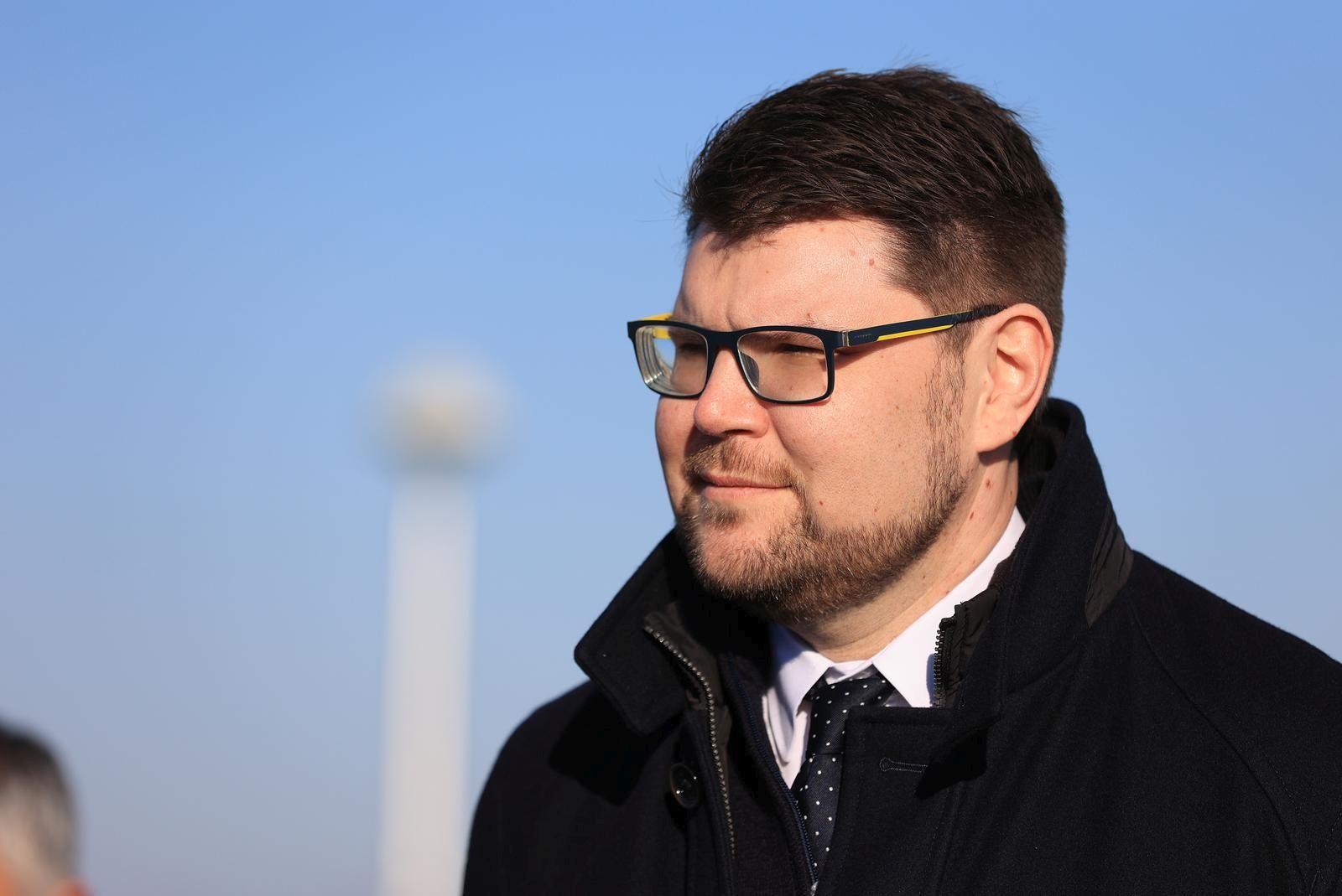 15.01.2022., Vukovar - Povodom 24. godisnjice od mirne reintegracije i 30. godisnjice od medjunarodnog priznanja Republike Hrvatske, predsjednik SDP-a Pedja Grbin posjetio je Vukovar te je polozio cvijece i zapalio svijecu podno Spomen-kriza na uscu Vuke u Dunav u sredistu Vukovara.  Photo: Davor Javorovic/PIXSELL