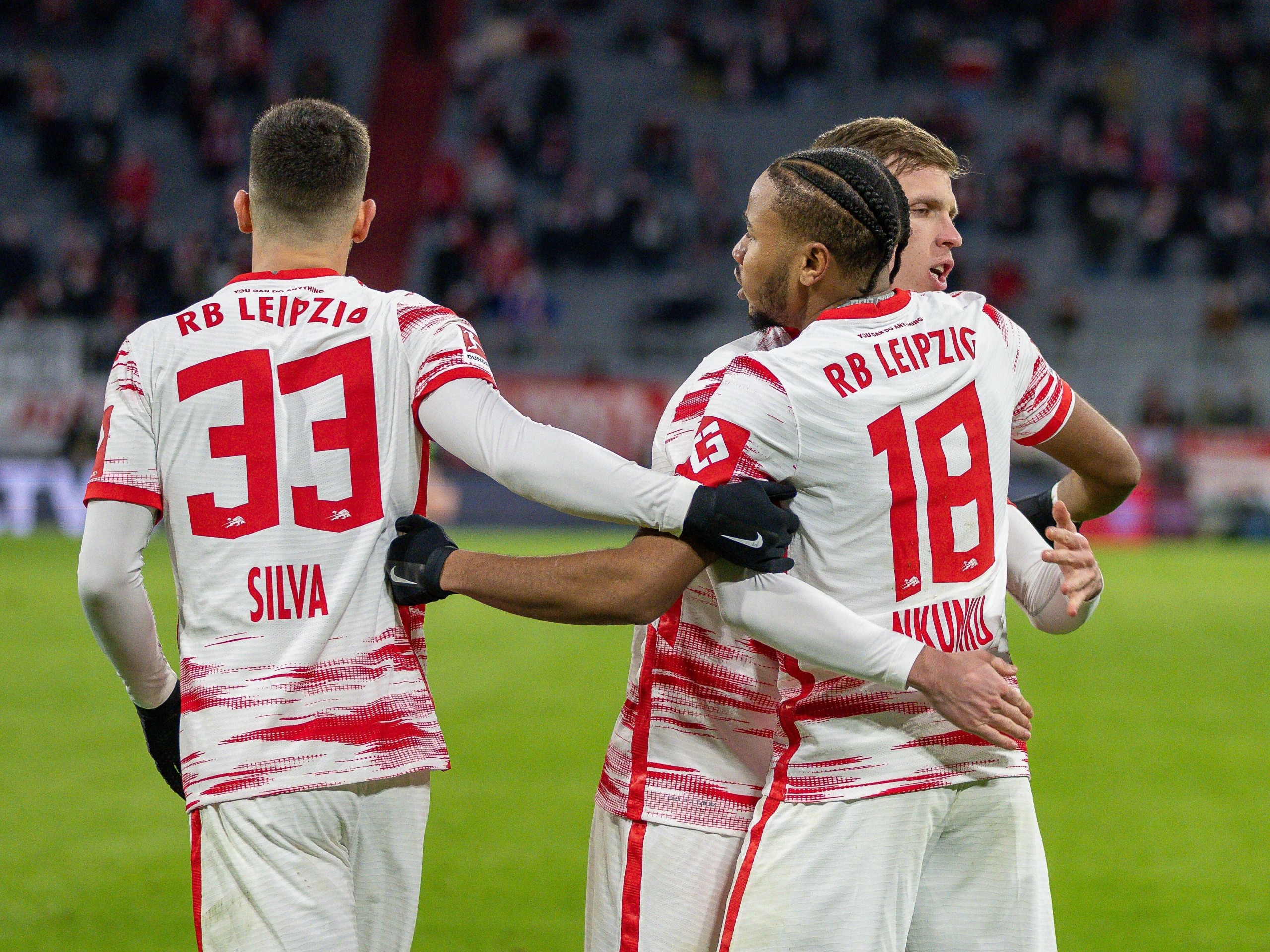 Tor zum 2:2 durch Christopher Nkunku RB Leipzig, 18, Daniel Olmo RB Leipzig, 25, Andre Silva RB Leipzig, 33 GER, FC Bayern Muenchen vs. RB Leipzig, Fussball, Bundesliga, 21. Spieltag, Spielzeit 2021/2022, 05.02.2022, DFB/DFL regulations prohibit any use of photographs as image sequences and/or quasi-video., GER, FC Bayern Muenchen vs. RB Leipzig, Fussball, Bundesliga, 21. Spieltag, Spielzeit 2021/2022, 05.02.2022 Muenchen *** Goal to 2 2 by Christopher Nkunku RB Leipzig, 18 , Daniel Olmo RB Leipzig, 25 , Andre Silva RB Leipzig, 33 GER, FC Bayern Muenchen vs RB Leipzig, Football, Bundesliga, 21 Spieltag, Spielzeit 2021 2022, 05 02 2022, DFB DFL regulations prohibit any use of photographs as image sequences and or quasi video , GER, FC Bayern Muenchen vs RB Leipzig, Football, Bundesliga, 21 Spieltag, Spielzeit 2021 2022, 05 02 2022 Muenchen Copyright: xEibner-Pressefoto/SaschaxWaltherx EP_EER
