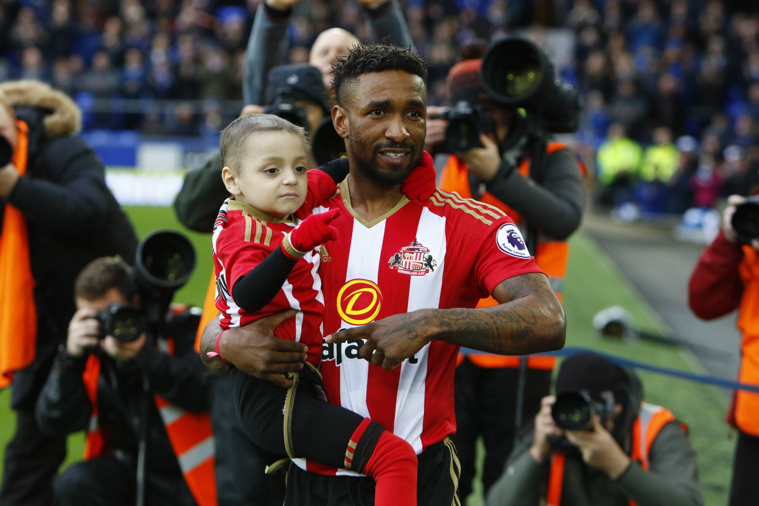 February 25th 2017, Goodison Park, Liverpool, Merseyside, England; EPL Premier league football, Everton versus Sunderland; Terminally ill football fanatic Bradley Lowery with Jermain Defoe of Sunderland before the game today xAlanxMartinx PUBLICATIONxINxGERxSUIxAUTxHUNxSWExNORxDENxFINxONLY ActionPlus11849981

February 25th 2017 Goodison Park Liverpool Merseyside England EPL Premier League Football Everton versus Sunderland  Ill Football Fanatic Bradley Lowery with Jermain Defoe of Sunderland Before The Game Today xAlanxMartinx PUBLICATIONxINxGERxSUIxAUTxHUNxSWExNORxDENxFINxONLY ActionPlus11849981