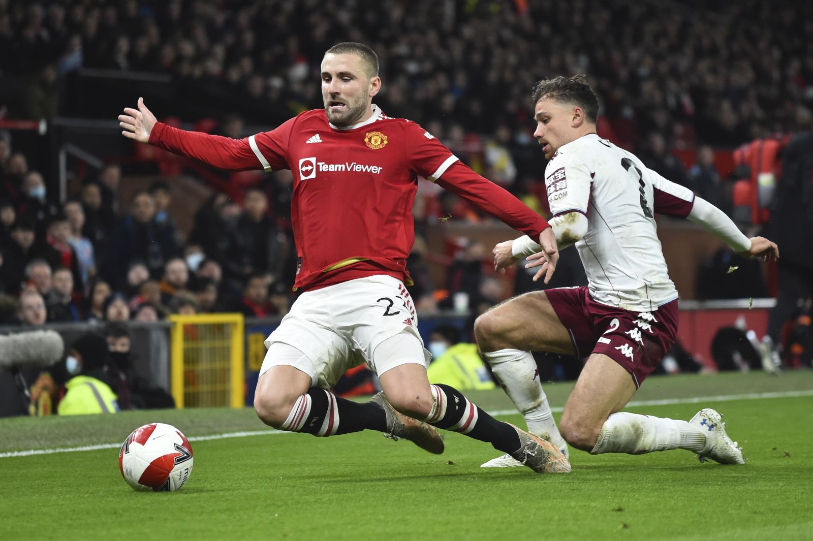 epa09677804 Manchester United's Luke Shaw (L) in action against Aston Villa's Matty Cash (R) during the English FA Cup third round soccer match between Manchester United and Aston Villa in Manchester, Britain, 10 January 2022.  EPA/Peter Powell EDITORIAL USE ONLY. No use with unauthorized audio, video, data, fixture lists, club/league logos or 'live' services. Online in-match use limited to 120 images, no video emulation. No use in betting, games or single club/league/player publications