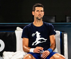 epa09688747 (FILE) - Novak Djokovic of Serbia rests during a practice session ahead of the Australian Open Grand Slam tennis tournament at Melbourne Park in Melbourne, Australia, 14 January 2022 (reissued 16 January 2022). Djokovic lost appeal against deportation from Australia and will not be able to defend his Australian Open title in Melbourne.  EPA/DIEGO FEDELE  AUSTRALIA AND NEW ZEALAND OUT