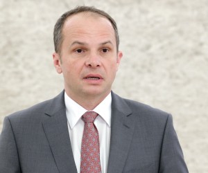 Zagreb, 21.01.2022. - Saborski zastupnik SDP-a, Siniša Hajdaš-Dončić kratko se osvrnuo na situaciju s Zvonimirom Frkom-Petešićem.
Na fotografiji Siniša Hajdaš-Dončić.
foto HINA/ Edvard ŠUŠAK/ es