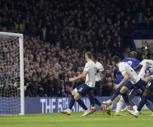 epa09705072 Thiago Silva (R) of Chelsea scores the 2-0 lead against Tottenham's goalkepeer Hugo Lloris (L) during the English Premier League soccer match between Chelsea FC and Tottenham Hotspur in London, Britain, 23 January 2022.  EPA/Neil Hall EDITORIAL USE ONLY. No use with unauthorized audio, video, data, fixture lists, club/league logos or 'live' services. Online in-match use limited to 120 images, no video emulation. No use in betting, games or single club/league/player publications