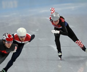 Peking, 05.02.2022 - Valentina Acic ula je u subotu u povijest kao prva brzoklizacica na kratkim prugama koja je nastupila za Hrvatsku na Zimskim olimpijskim igrama. Acic (23) je u Pekingu nastupila u prvoj skupini kvalifikacija na 500 metara i s rezultatom od 44.681 sekundi bila treca u skupini, a imala je 27. rezultat od ukupno 32 brzoklizacice. Na slici Valentina Acic tijekom utrke.
foto HINA/ HOO/ Jaki Franja/ ds