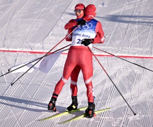 epa09731888 Winner Alexander Bolshunov (R) of Russia and second placed Denis Spitsov (L) of Russia celebrate during the Men's 15km+15km Skiathlon event at the Zhangjiakou National Cross-Country Skiing Centre at the Beijing 2022 Olympic Games, Zhangjiakou, China, 06 February 2022.  EPA/CHRISTIAN BRUNA