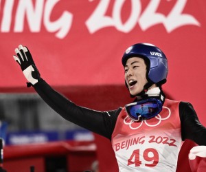 epa09732605 Ryoyu Kobayashi of Japan reacts after winning the Men's Ski Jumping Normal Hill final at the Zhangjiakou National Ski Jumping Centre at the Beijing 2022 Olympic Games, Zhangjiakou, China, 06 February 2022.  EPA/CHRISTIAN BRUNA