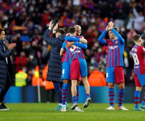 epa09733402 FC Barcelona players celebrate after winning the Spanish LaLiga soccer match between FC Barcelona and Atletico Madrid in Barcelona, Spain, 06 February 2022.  EPA/Alejandro Garcia