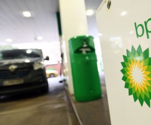 epa09738081 A vehicle at a BP (British Petroleum) petrol station in London, Britain, 08 February 2022.  Oil giant British Petroleum (BP) has announced a huge annual profit of some 11 billion euros on 08 February.  EPA/ANDY RAIN