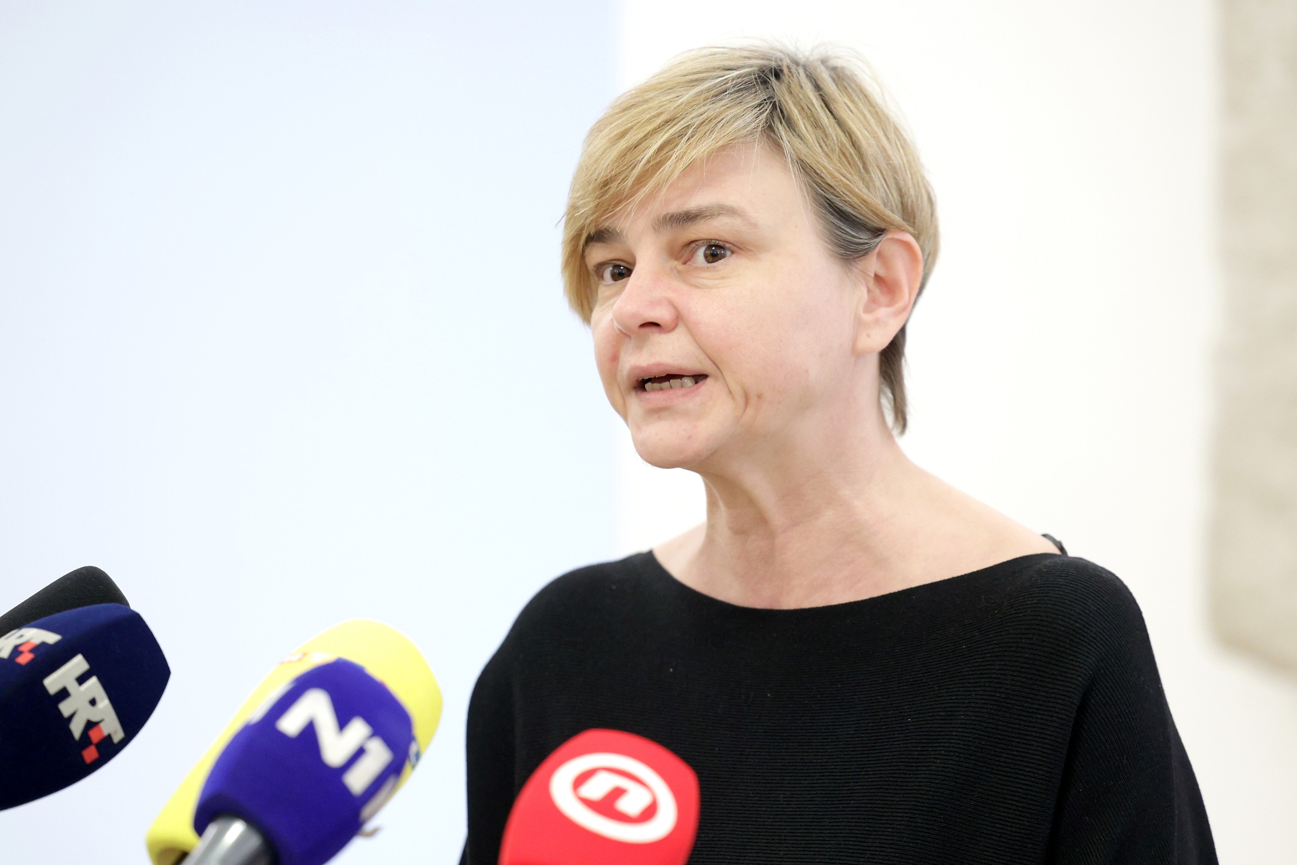 Zagreb, 14.02.2022. - Zastupnica u Hrvatskom saboru Sandra Benčić  održala je konferenciju za medije na temu Mostovog prijedloga o interpelaciji o radu Vlade
Na fotografiji Sandra Benčić.
foto HINA/ Edvard ŠUŠAK/ es