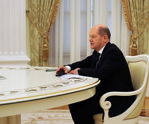 epa09758768 German Chancellor Olaf Scholz attends a meeting with Russian President in the Kremlin in Moscow, Russia, 15 February 2022. German Chancellor is on official visit in Moscow.  EPA/MIKHAIL KLIMENTYEV / KREMLIN / SPUTNIK / POOL MANDATORY CREDIT