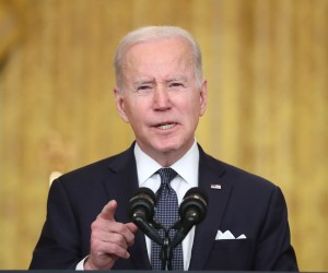 epa09760218 United States President Joe Biden delivers remarks on Russia and the situation in Ukraine, in the East Room of the White House in Washington, DC, USA, 15 February 2022.  EPA/MICHAEL REYNOLDS