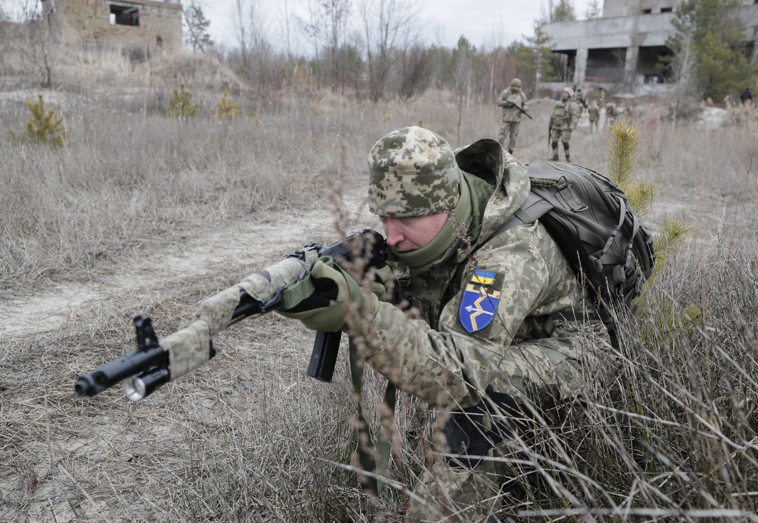 epa09772048 Reservists of the Ukrainian Territorial Defence attend a military exercise near Kiev, Ukraine, 19 February 2022, amid escalation on the Ukraine-Russian border. According to a survey conducted by the Kiev International Institute of Sociology (KIIS) from December 2021, 50.2 percent of Ukrainians said they would resist in case of a Russian military intervention into their city, town or village. Every third respondent to the poll said they were ready to engage in armed resistance, and 21.7 percent said they were ready to participate in civil resistance actions.  EPA/SERGEY DOLZHENKO