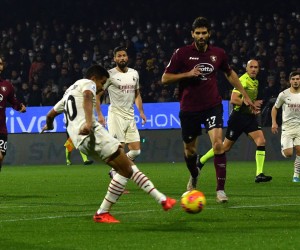 epa09772999 Milan’s Junior Messias scores the opening goal during the Italian Serie A soccer match US Salernitana vs AC Milan at the Arechi stadium in Salerno, Italy, 19 February 2022.  EPA/MASSIMO PICA