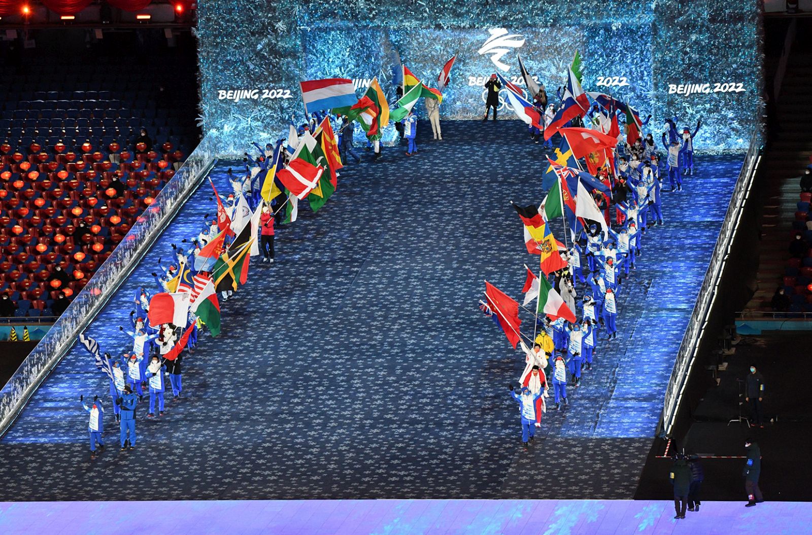 Peking, 20.02.2022 - Najmlada hrvatska olimpijka, skijaka trkacica Tena Hadic nosila je hrvatsku zastavu na svecanosti zatvaranja XXIV. zimskih olimpijskih igara Peking 2022.
foto HINA/ HOO/ Jaki Franja/ ds