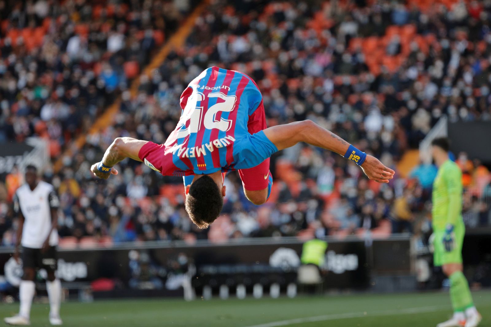epa09774551 Barcelona's striker Pierre-Emerick Aubameyang celebrates after scoring the 0-1  goal during the Spanish LaLiga soccer between Valencia CF and FC Barcelona at Mestalla stadium in Valencia, eastern Spain, 20 February 2022.  EPA/Manuel Bruque