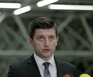 Zagreb,22.02.2022 - Sastanak pregovaračkih odbora Vlade RH i predstavnika sindikata, o sklapanju temeljnog kolektivnog ugovora za službenike i namještenike u javnim službama i kolektivnog ugovora za državne službenike i namještenike.Na slici Zdravko Marić daje izjavu nakon sastanka.foto HINA/ Tomislav Pavlek/ tp