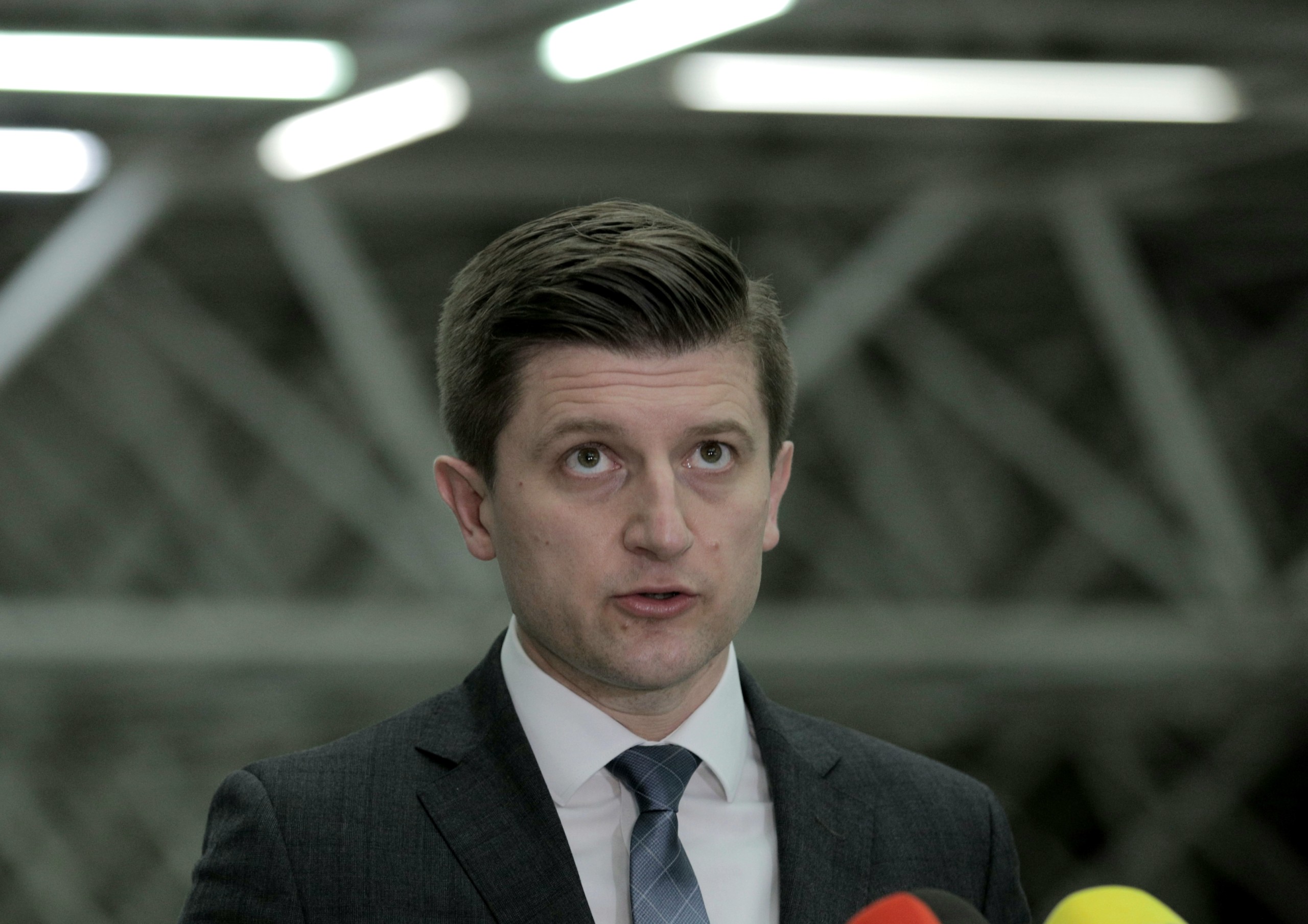 Zagreb,22.02.2022 - Sastanak pregovaračkih odbora Vlade RH i predstavnika sindikata, o sklapanju temeljnog kolektivnog ugovora za službenike i namještenike u javnim službama i kolektivnog ugovora za državne službenike i namještenike.Na slici Zdravko Marić daje izjavu nakon sastanka.foto HINA/ Tomislav Pavlek/ tp