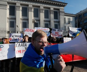 epa09777083 Ukrainians protest in front of the Russian embassy in Kiev, Ukraine, 22 February 2022 amid escalation on the Ukraine-Russian border. Russia on 21 February 2022 recognized the eastern Ukrainian self-proclaimed breakaway regions as independent states and ordered the deployment of peacekeeping troops to the Donbas, triggering an expected series of economic sanctions announcements by Western countries. The self-proclaimed Donetsk People's Republic (DNR) and Luhansk People's Republic (LNR) declared independence in 2014 amid an armed conflict in eastern Ukraine.  EPA/SERGEY DOLZHENKO