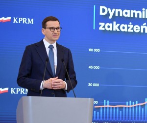 epa09778179 Polish Prime Minister Mateusz Morawiecki attends a press conference in Warsaw, Poland, 23 February 2022. Poland will lift most pandemic restrictions on 01 March, including remote work, the prime minister announced on 23 February. Mateusz Morawiecki said the only remining obligation will be to wear face masks in public areas, including shops and public transport. Also lifted will be remote work recommendations, he said.  EPA/MARCIN OBARA POLAND OUT