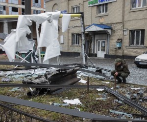 epa09780184 A man looks at the debris of an unidentified object in the aftermath of an explosion in Kiev, Ukraine, 24 February 2022. The Russian president authorized a special military operation in the Ukrainian Donbass region. Russian troops entered Ukraine while the country’s President Volodymyr Zelensky addressed the nation to announce the imposition of martial law.  EPA/MIKHAIL PALINCHAK