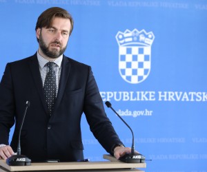 Zagreb, 24.02.2022 - Redovita sjednica Vlade RH. Na fotografiji Tomislav Ćorić, izjava nakon sjednce Vlade RH o poskljupljenju derivata radi napada na Ukrajinu.
foto HINA/ Admir BULJUBAŠIĆ/ abu