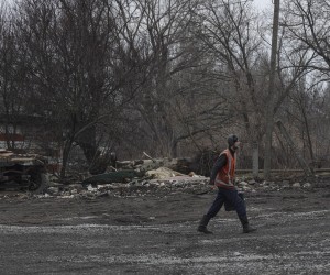 epa09781199 Ukrainian man walks on a street in Kharkiv, Ukraine, 24 February 2022.  Russian troops launched a major military operation on Ukraine on 24 February, after weeks of intense diplomacy and the imposition of Western sanctions on Russia aimed at preventing an armed conflict in Ukraine. Martial law has been introduced in Ukraine, explosions are heard in many cities, including Kiev.  EPA/STANISLAV KOZLIUK