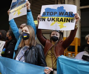 epa09781492 People protest outside the Consulate General of Russia in Thessaloniki, in a gesture of support for Ukraine, Greece, 24 February 2022. Thousands of protesters took to the streets of European cities, protesting against the Russian invasion of Ukraine. Russian troops launched a major military operation on Ukraine on 24 February, after weeks of intense diplomacy and the imposition of Western sanctions on Russia aimed at preventing an armed conflict in Ukraine.  EPA/DIMITRIS TOSIDIS