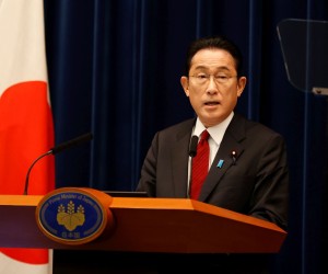 epa09782770 Japan's Prime Minister Fumio Kishida speaks during a press conference at the prime minister's official residence in Tokyo, Japan, 25 February 2022.  EPA/Rodrigo Reyes Marin / POOL
