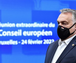 epa09782965 Hungary's Prime Minister Viktor Orban leaves after an emergency European Union (EU) summit on the situation in Ukraine after Russia launched an invasion at The European Council Building in Brussels  25 February 2022.  EPA/JOHN THYS / POOL