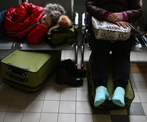 epa09783713 A view of a reception point for refugees from Ukraine established at the train station in Przemysl, southeastern Poland, 25 February 2022. About 29,000 people crossed Poland's border with Ukraine over the past 24 hours, with thousands of them declaring themselves as war refugees, the Polish head of the national security department has said on 25 February. Russian troops entered Ukraine on 24 February prompting the country's president to declare martial law.  EPA/Darek Delmanowicz POLAND OUT
