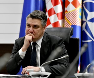 Zagreb, 25.02.2022. - Predsjednik Republike Zoran Milanović sudjeluje danas na izvanrednom sastanku šefova država i vlada NATO saveza koji je sazvan zbog ruske agresije na Ukrajinu. Sastanak se održava online. Na fotografiji Zoran Milanović.
foto HINA/ Ured predsjednika Republike Hrvatske/ Ana Maria Katić/ ml