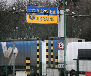 epa09784568 A view of the Polish-Ukrainian border in Medyka, southeastern Poland, 25 February 2022. About 29,000 people crossed Poland's border with Ukraine over the past 24 hours, with thousands of them declaring themselves as war refugees, the Polish head of the national security department has said on 25 February.  EPA/DAREK DELMANOWICZ POLAND OUT
