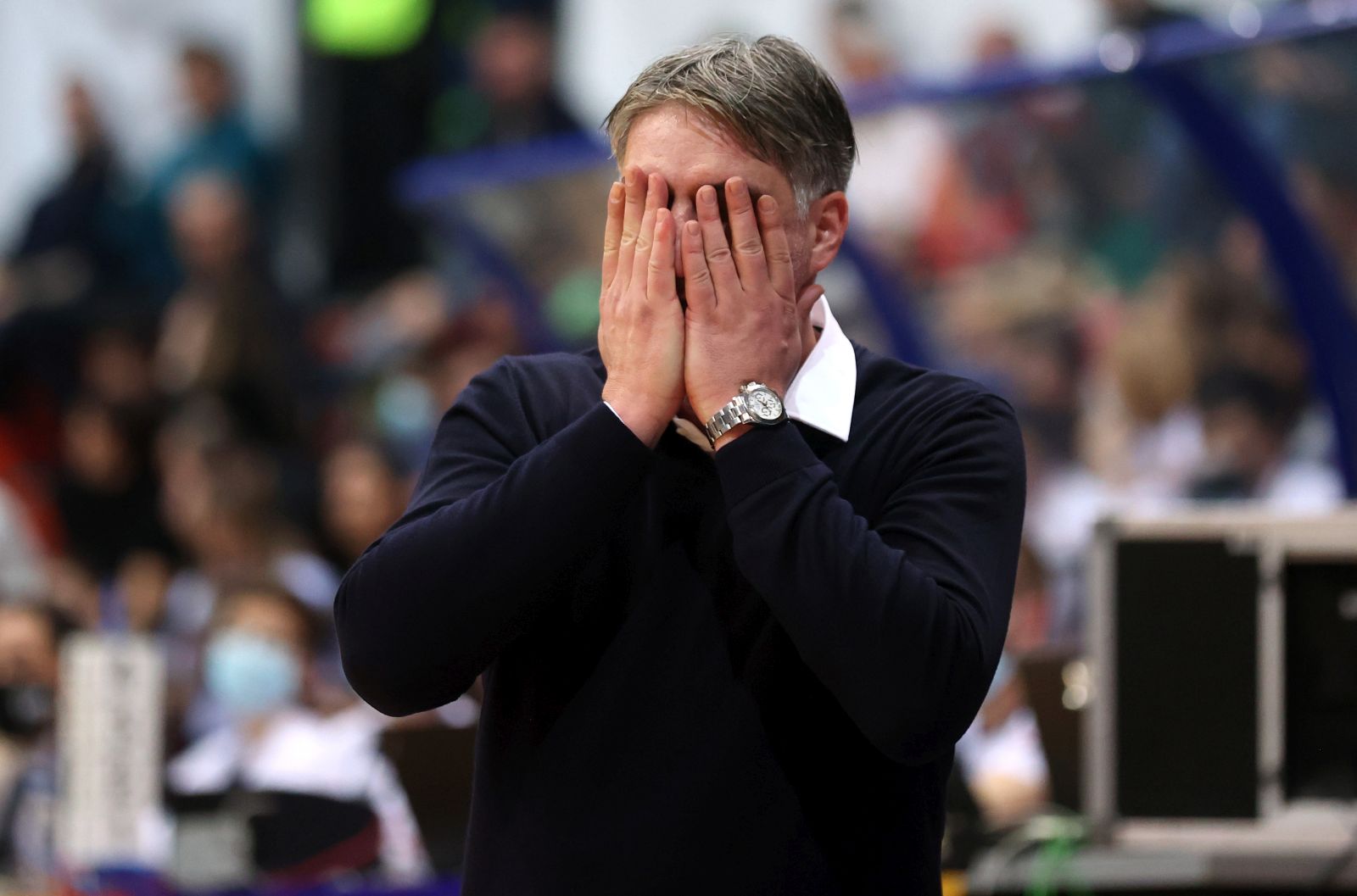 Zagreb, 25.02.2022 - Utakmica 2. kruga kvalifikacija za SP u košarci 2023. godine: Hrvatska - Švedska. Na slici trener Hrvatske košarkaške reprezentacije Damir Mulaomerović.
foto HINA/ Damir SENČAR/ ds