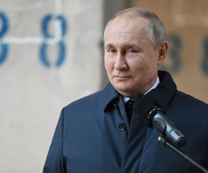 epa09789501 Russian President Vladimir Putin visits the construction site of the National Space Agency on the premises of the Khrunichev State Research and Production Space Centre, in Moscow, Russia, 27 February 2022.  EPA/SERGEI GUNEYEV/SPUTNIK/KREMLIN POOL / POOL