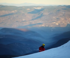 02.01.2022., Bjelasnica, Bosna i Hercegovina - Bjelasnica je planina u centralnom dijelu Bosne i Hercegovine udaljenosti 25 km od glavnog grada Sarajeva. Na Bjelasnici su odrzane 14. Zimske Olipijske igre. Danas je odlicno skijaliste s vrhunski uredjenim stazama i raznim sadrzajima koje posjecuju skijasi iz cijele regije i svijeta. Photo: Igor Soban/PIXSELL