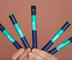 02.03.2015., Sibenik - Milijuni ljudi boluju od diabetesa i svakodnevno se susrecu sa inzulinima. Dijabetes ili secerna bolest je poremecaj metabolizma karakteriziran kronicnom povisenom razinom secera u krvi - hiperglikemijom zbog poremecenog izlucivanja inzulina, djelovanja inzulina ili oboje. Inzulin je hormon od vitalne vaznosti koji proizvodi gusteraca. Inzulin ima ulogu kljuca za propustanje secera (glukoze) u stanice. "nPhoto: Dusko Jaramaz/PIXSELL