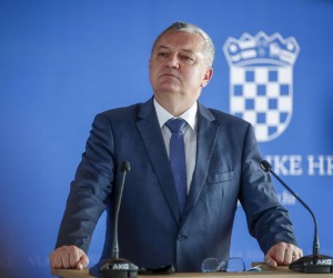 03.02.2022., Zagreb - Nakon sjednice Vlade ministar graditeljstva i drzavne imovine, Darko Horvat, dao je izjavu za medije.
 Photo: Slavko Midzor/PIXSELL