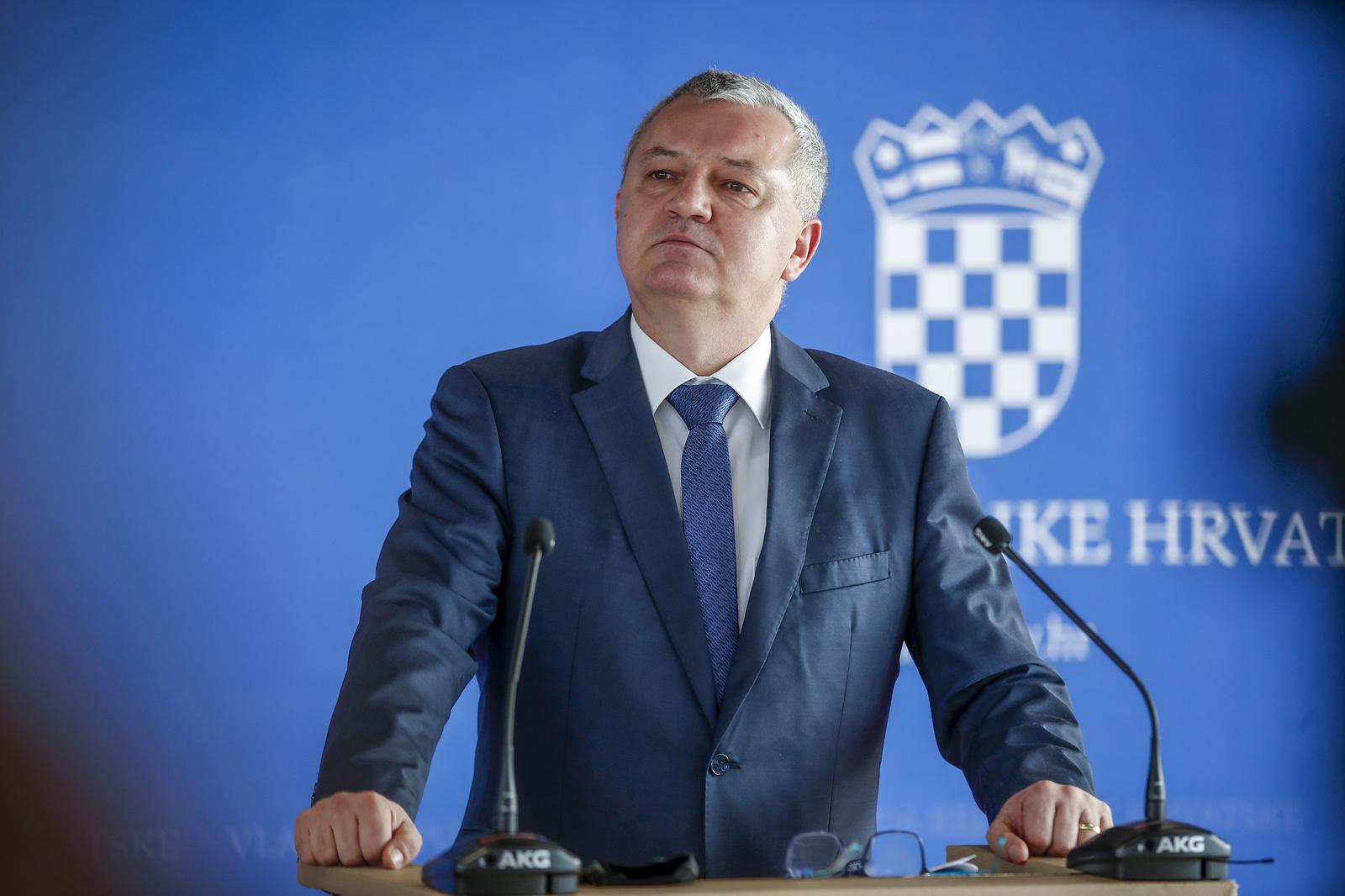 03.02.2022., Zagreb - Nakon sjednice Vlade ministar graditeljstva i drzavne imovine, Darko Horvat, dao je izjavu za medije.
 Photo: Slavko Midzor/PIXSELL