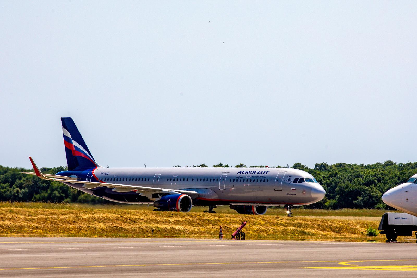 03.06.2021., Pula - Dolazak ruskog nacionalnog zrakoplovnog prijevoznika Aeroflota. Pula – Moskva prometovat ce od 1. lipnja do 30. rujna, svakodnevno. Aeroflot planira izmedju Pule i Moskve, ukoliko epidemioloska situacija to dozvoli, ovog ljeta obaviti 122 povratna leta s zrakoplovima tipa B737-800 koji u floti Aeroflota imaju kapacitet od 158 sjedala. U oba smjera biti ce dostupno gotovo 40.000 sjedala. rPhoto: Srecko Niketic/PIXSELL