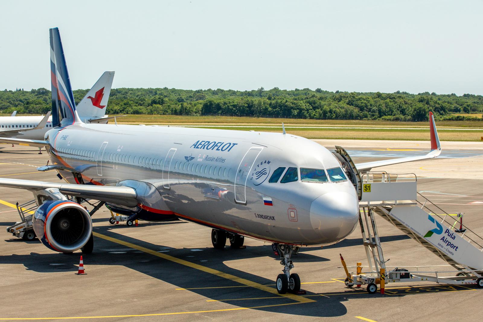 03.06.2021., Pula - Dolazak ruskog nacionalnog zrakoplovnog prijevoznika Aeroflota. Pula – Moskva prometovat ce od 1. lipnja do 30. rujna, svakodnevno. Aeroflot planira izmedju Pule i Moskve, ukoliko epidemioloska situacija to dozvoli, ovog ljeta obaviti 122 povratna leta s zrakoplovima tipa B737-800 koji u floti Aeroflota imaju kapacitet od 158 sjedala. U oba smjera biti ce dostupno gotovo 40.000 sjedala. rPhoto: Srecko Niketic/PIXSELL