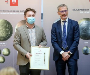 04.02.2022.,  Zagreb - Guverner Hrvatske narodne banke (HNB) Boris Vujcic dodijelio je nagrade autorima najuspjesnijih dizajnerskih rjesenja hrvatskih eurokovanica. Nagradjeni dizajner kovanice od 1 eura, Stjepan Pranjkovic za dizajn Zivotinja kuna sa sahovnicom u pozadini. Photo: Igor Kralj/PIXSELL