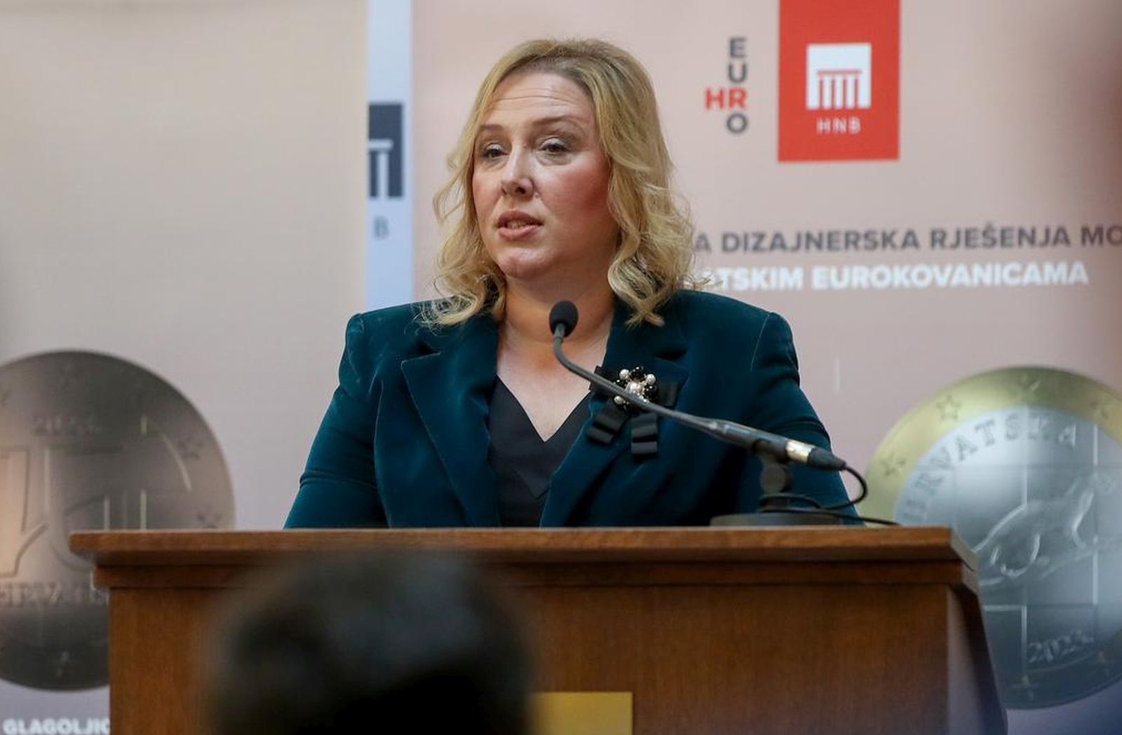 04.02.2022.,  Zagreb - Guverner Hrvatske narodne banke (HNB) Boris Vujcic dodijelio je nagrade autorima najuspjesnijih dizajnerskih rjesenja hrvatskih eurokovanica.  vana Jakir Bajo. Photo: Igor Kralj/PIXSELL