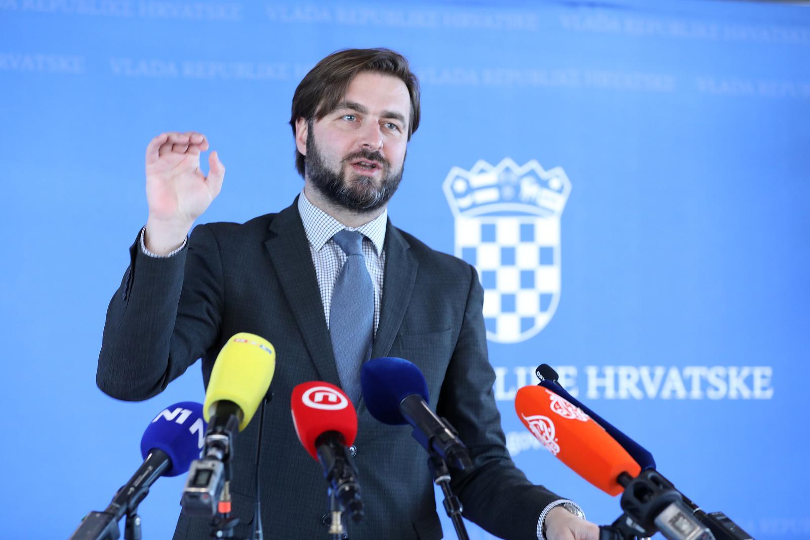 07.02.2022., Zagreb - Ministar gospodarstva i odrzivog razvoja Tomislav Coric dao je izjavu medijima nakon sjednice Gospodarsko-socijalnog vijeca odrzanoj u Nacionalnoj i sveucilisnoj knjiznici.  Photo: Patrik Macek/PIXSELL