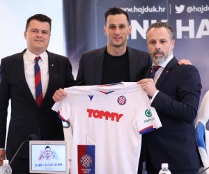 08.02.2022., Split - Predstavljanje Nikole Kalinica u Hajduku. Nikola Kalinic, predsjednik Hajduka Luksa Jakobusic   Photo: Ivo Cagalj/PIXSELL