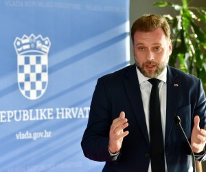 10.2.2022., Zagreb - Ministar obrane Mario Banozic dao je izjave za medije uoci pocetka 101. sjednice vlade. Photo: Davorin Visnjic/PIXSELL